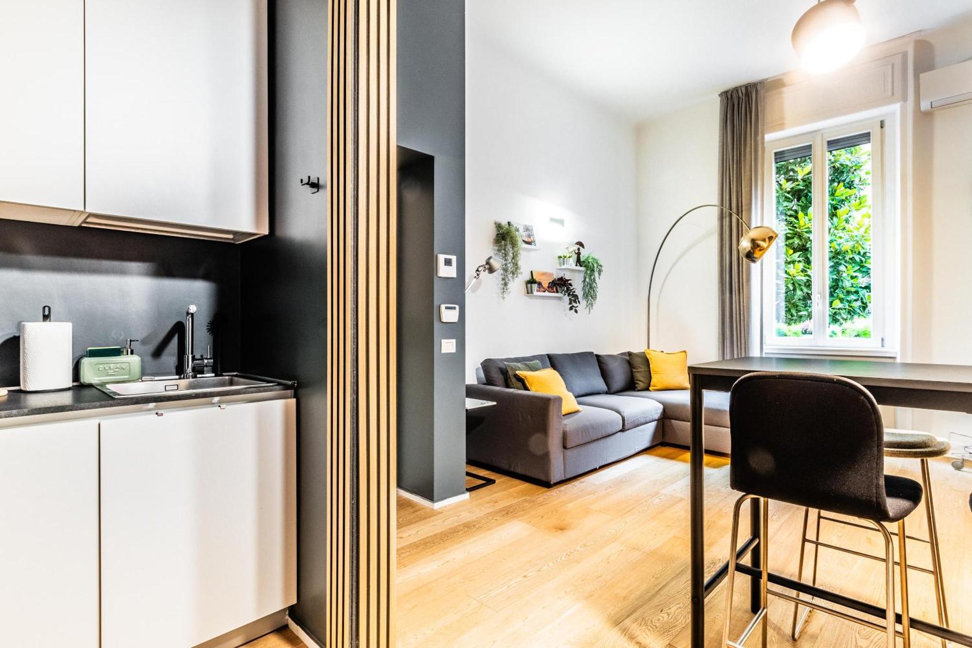 Апартаменты Goldoni House - Duomo 2 K M - Porta Venezia - Linate Милан Экстерьер фото